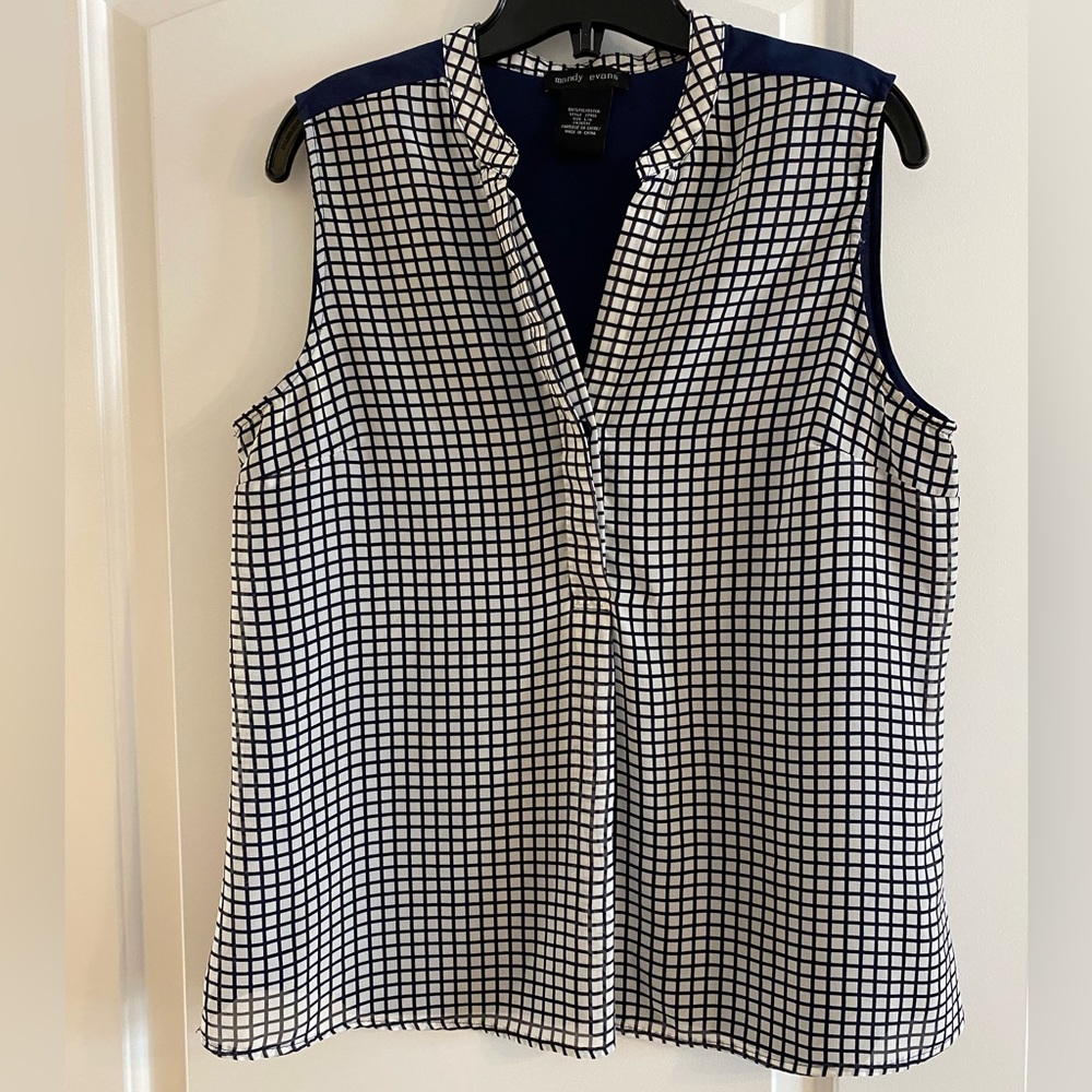 Chic Navy and White Checkered Sleeveless Blouse